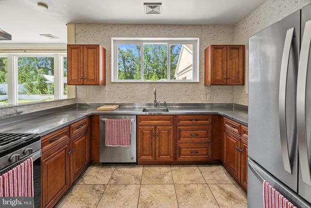 2245 E LANDIS AVE, Vineland, NJ 08361