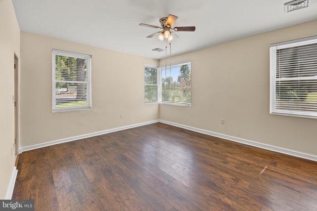 2245 E LANDIS AVE, Vineland, NJ 08361