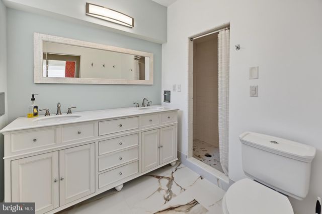 2245 E LANDIS AVE, Vineland, NJ 08361