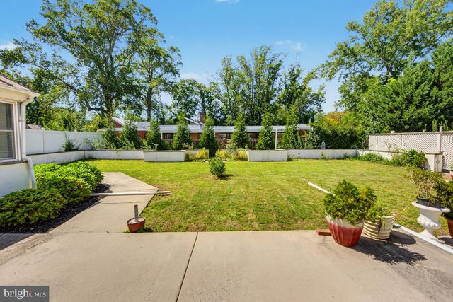 2245 E LANDIS AVE, Vineland, NJ 08361