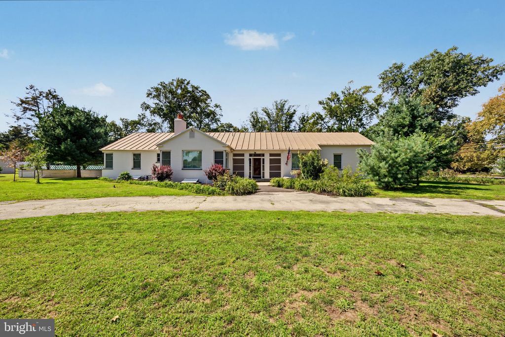 2245 E LANDIS AVE, Vineland, NJ 08361
