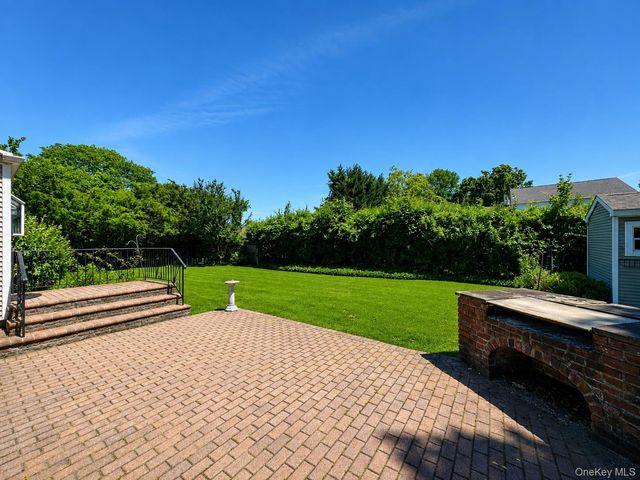 16 Clay Pitts Road, Greenlawn, NY 11740