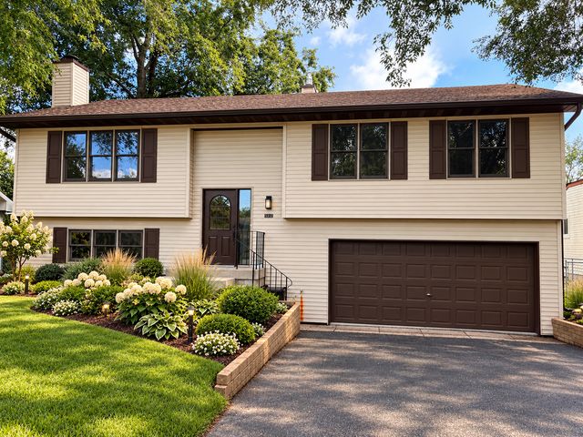 5312 W Lake Shore Drive W, Oakwood Hills, IL 60013