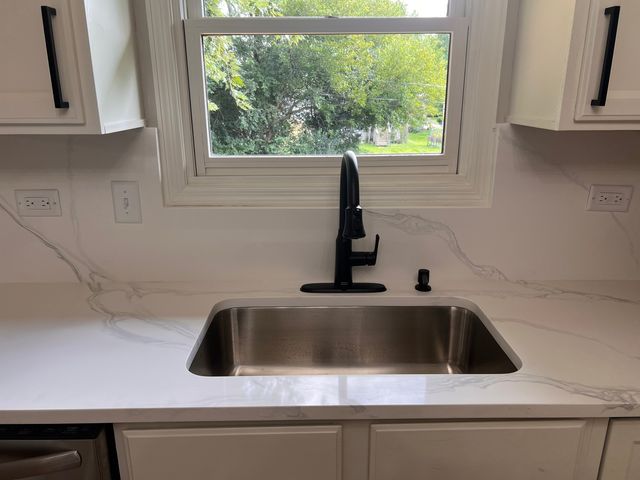 5312 W Lake Shore Drive W, Oakwood Hills, IL 60013