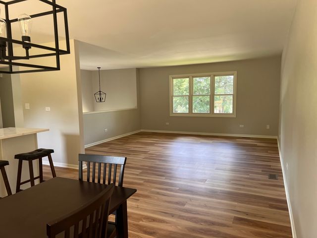5312 W Lake Shore Drive W, Oakwood Hills, IL 60013