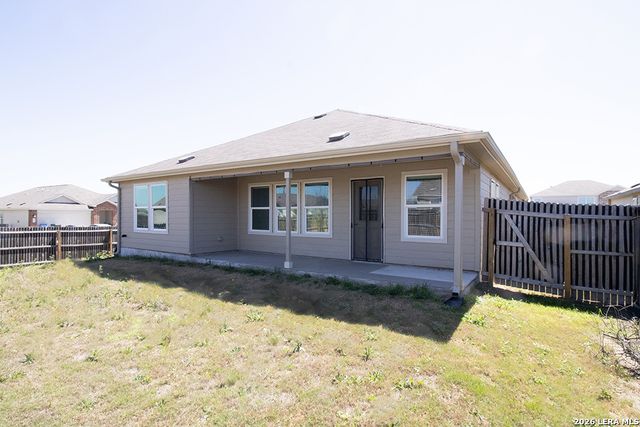 2700 SAN MARTIN LN, Seguin, TX 78155