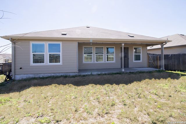 2700 SAN MARTIN LN, Seguin, TX 78155