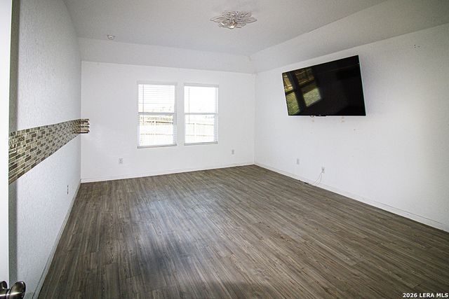 2700 SAN MARTIN LN, Seguin, TX 78155