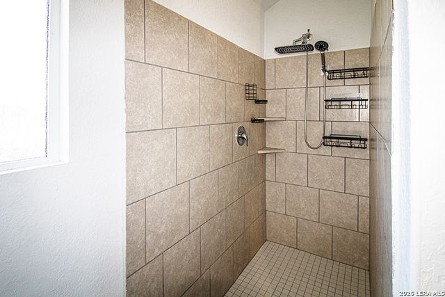 2700 SAN MARTIN LN, Seguin, TX 78155