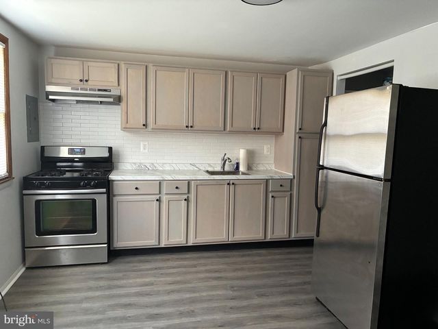 3043 FREEWAY FWY, Halethorpe, MD 21227