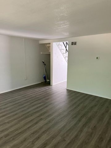 3043 FREEWAY FWY, Halethorpe, MD 21227