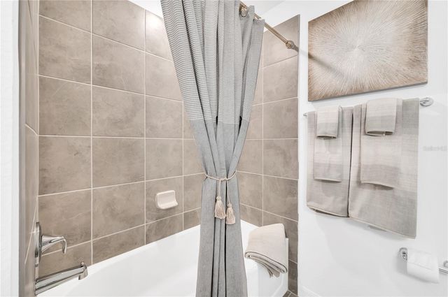 18114 GAWTHROP DRIVE 201, Lakewood Ranch, FL 34211