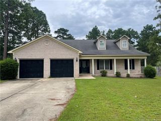 596 E Lake Ridge Road, Raeford, NC 28376