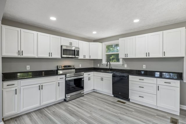 5007 Bonnameade Dr, Hermitage, TN 37076