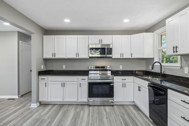 5007 Bonnameade Dr, Hermitage, TN 37076
