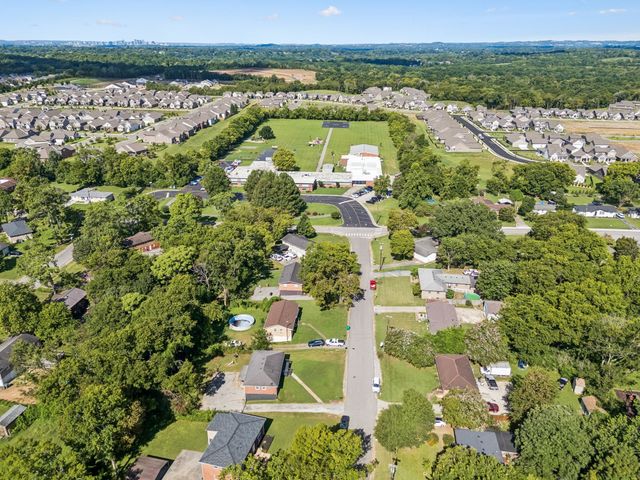 5007 Bonnameade Dr, Hermitage, TN 37076