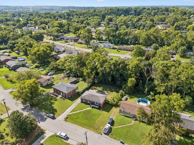 5007 Bonnameade Dr, Hermitage, TN 37076