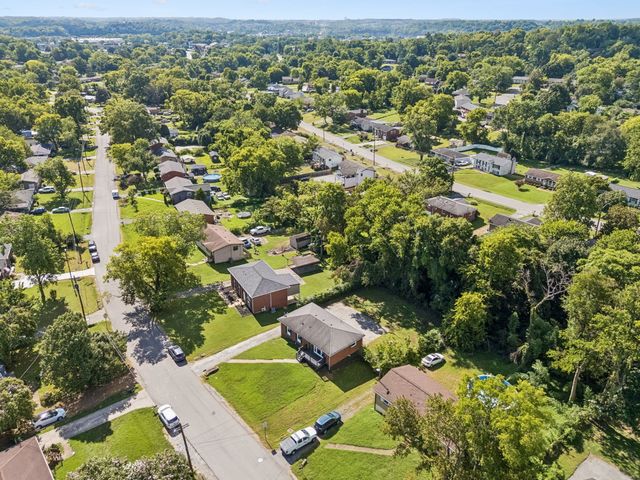5007 Bonnameade Dr, Hermitage, TN 37076