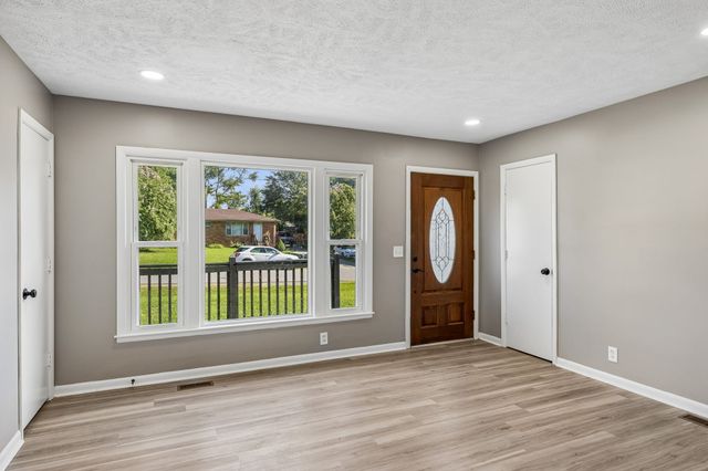 5007 Bonnameade Dr, Hermitage, TN 37076