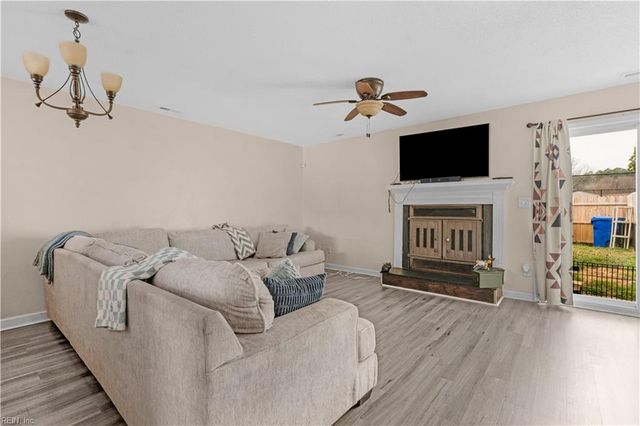 913 Jay Are CT, Virginia Beach, VA 23462