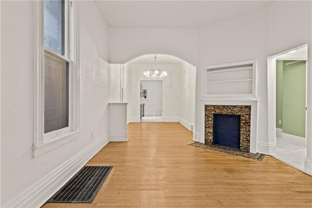 2925 Holmes Street, Kansas City, MO 64109