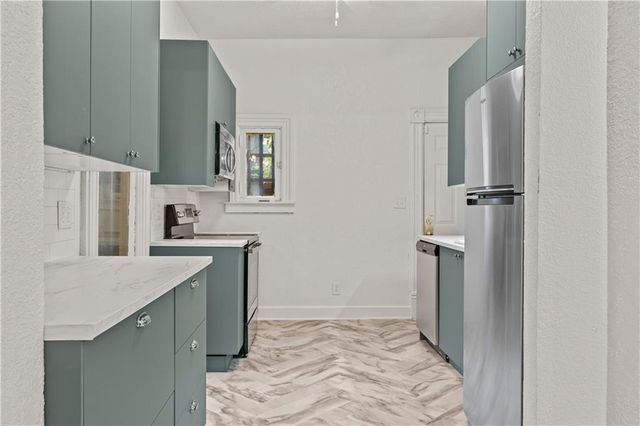 2925 Holmes Street, Kansas City, MO 64109