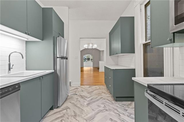 2925 Holmes Street, Kansas City, MO 64109