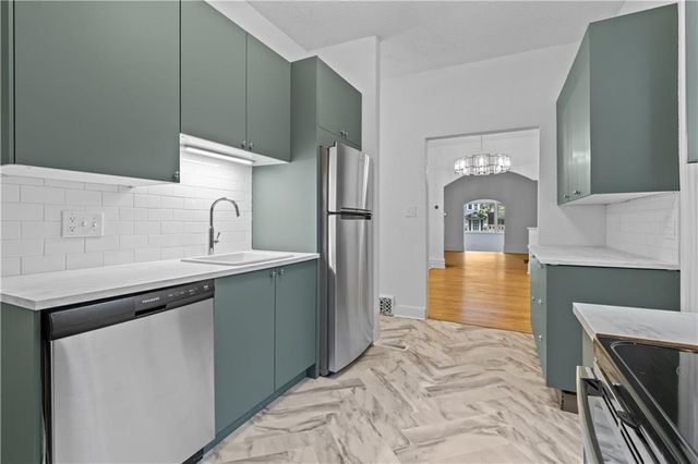 2925 Holmes Street, Kansas City, MO 64109