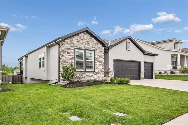1121 SW Cheshire Drive, Lee's Summit, MO 64083