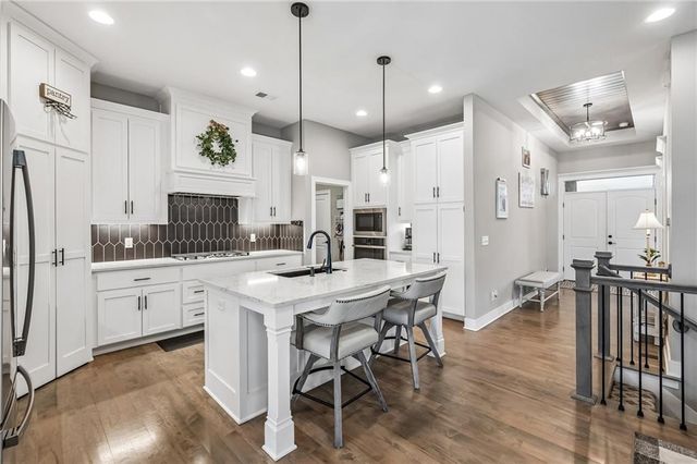 1121 SW Cheshire Drive, Lee's Summit, MO 64083