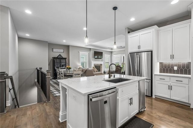 1121 SW Cheshire Drive, Lee's Summit, MO 64083