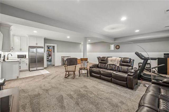 1121 SW Cheshire Drive, Lee's Summit, MO 64083