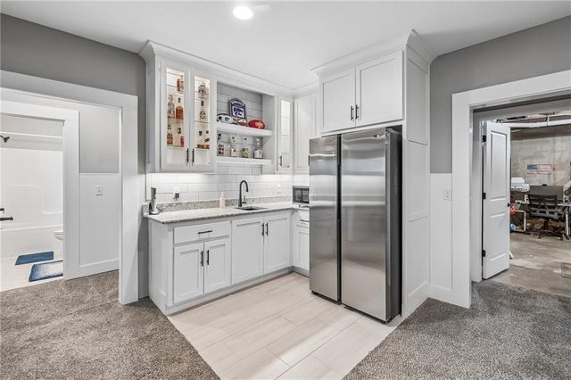 1121 SW Cheshire Drive, Lee's Summit, MO 64083