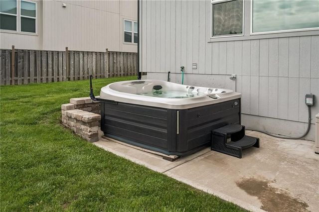 1121 SW Cheshire Drive, Lee's Summit, MO 64083