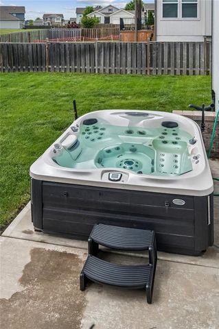 1121 SW Cheshire Drive, Lee's Summit, MO 64083