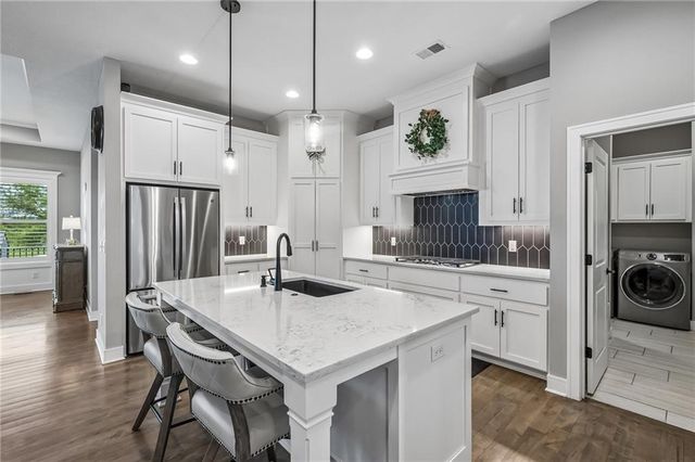 1121 SW Cheshire Drive, Lee's Summit, MO 64083