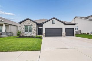 1121 SW Cheshire Drive, Lee's Summit, MO 64083