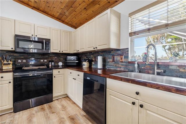 2846 SW 25th PL, Cape Coral, FL 33914