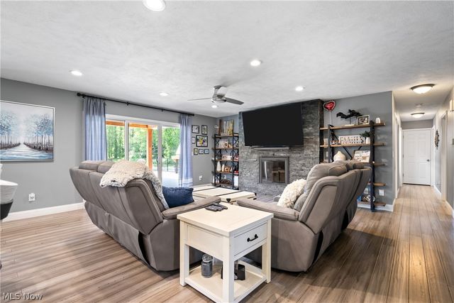 408 Center Road, New Franklin, OH 44319