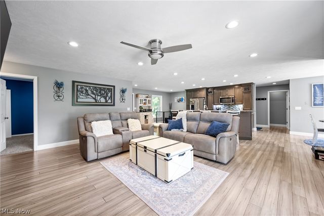 408 Center Road, New Franklin, OH 44319
