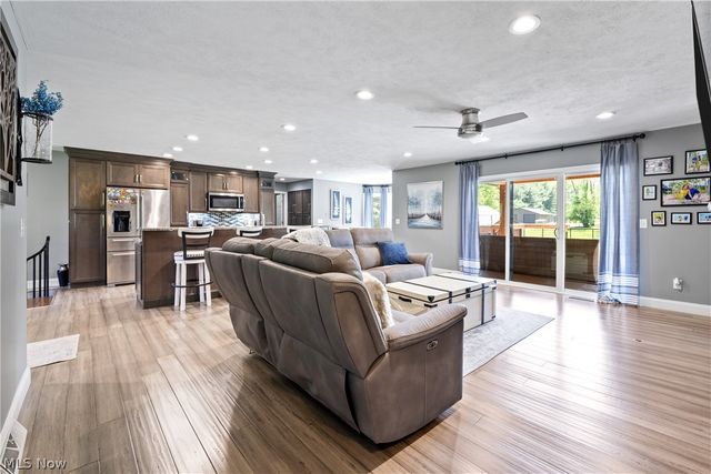 408 Center Road, New Franklin, OH 44319