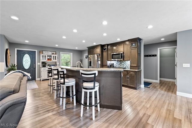 408 Center Road, New Franklin, OH 44319