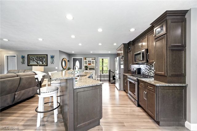 408 Center Road, New Franklin, OH 44319