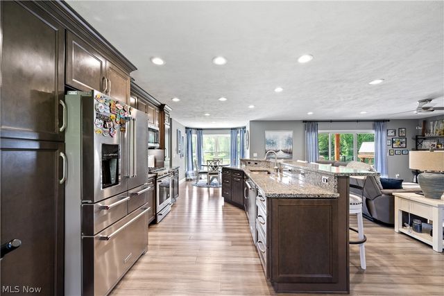 408 Center Road, New Franklin, OH 44319