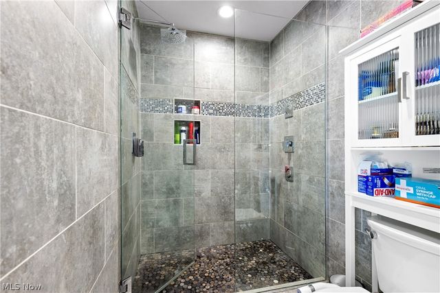 408 Center Road, New Franklin, OH 44319