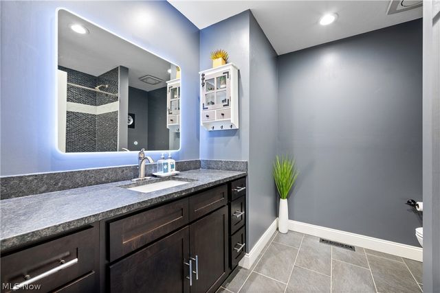 408 Center Road, New Franklin, OH 44319