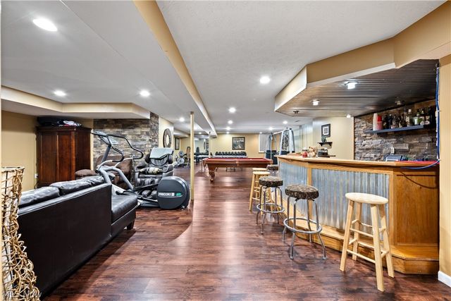 408 Center Road, New Franklin, OH 44319