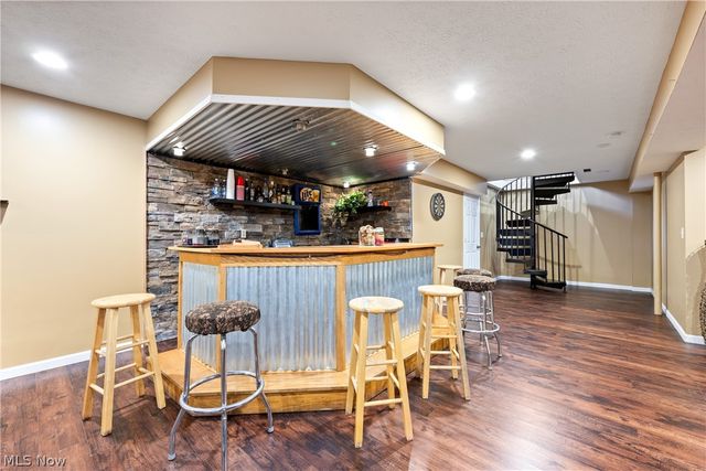 408 Center Road, New Franklin, OH 44319