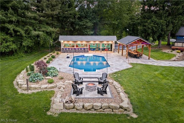 408 Center Road, New Franklin, OH 44319