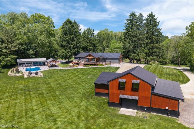 408 Center Road, New Franklin, OH 44319